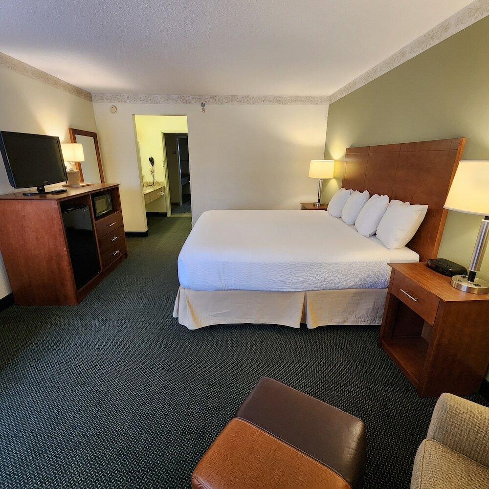 Фото Baymont by Wyndham Mackinaw City