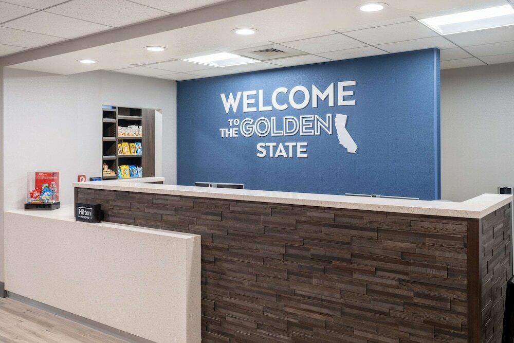 Фото Hampton Inn & Suites Agoura Hills