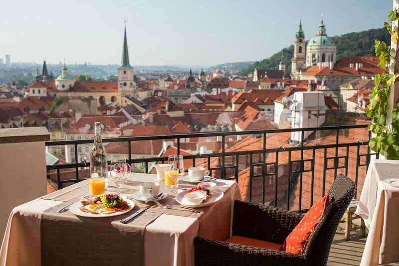 Гостиница Golden Well Hotel в Праге