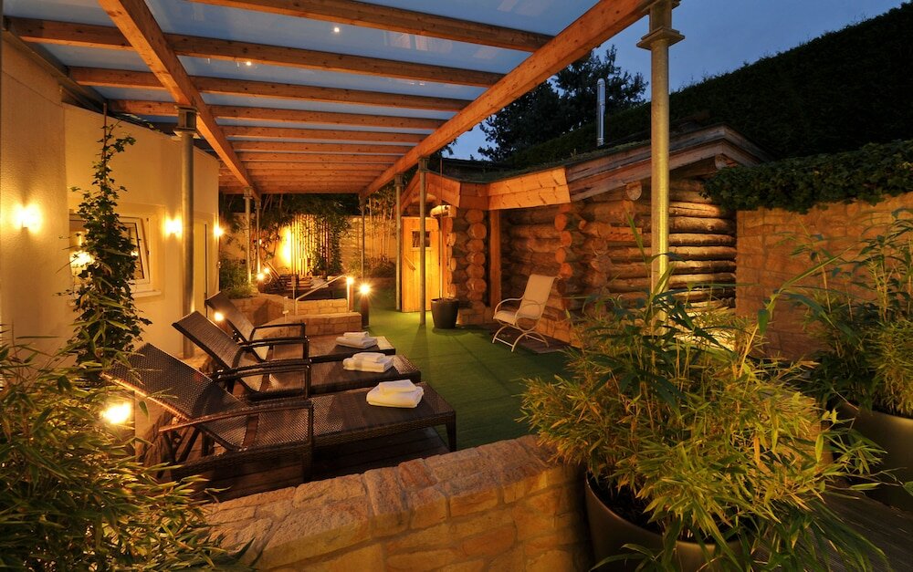 Фото Court Hotel