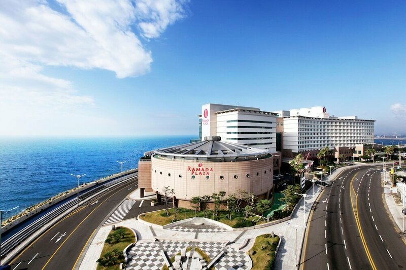 Гостиница Ramada Plaza Jeju Ocean Front