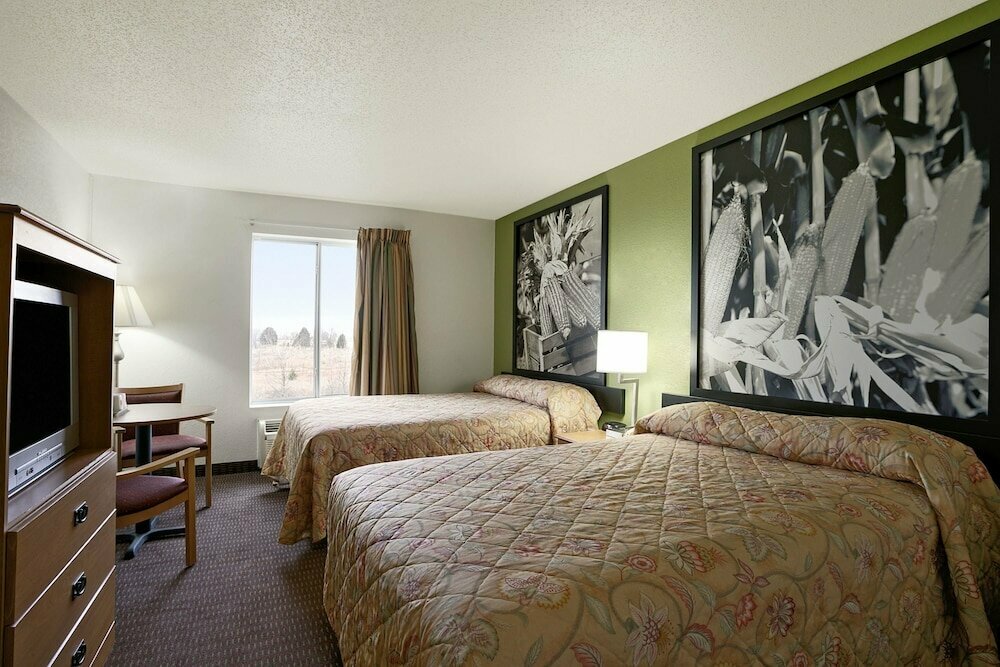 Hotel Super 8 by Wyndham Corydon, State of Indiana, photo