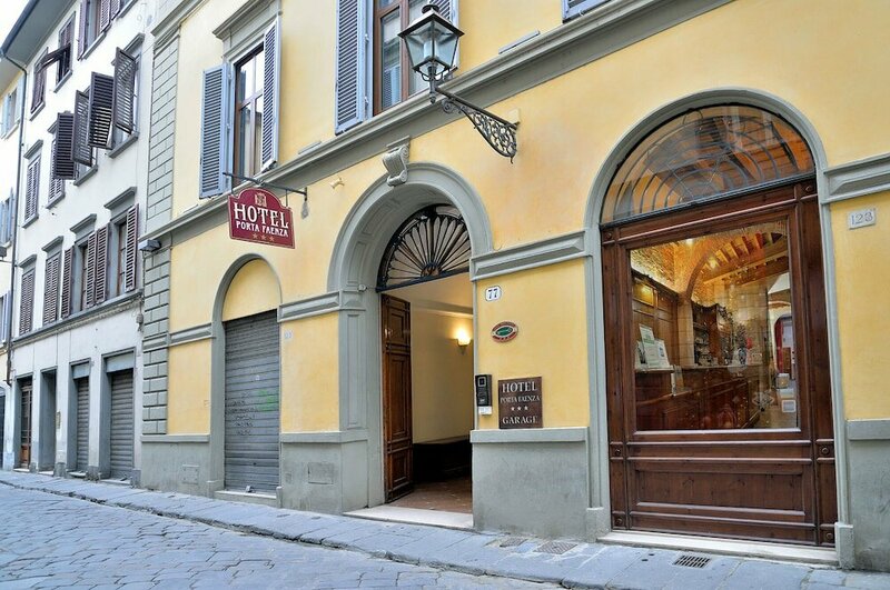 Гостиница Faenza 65 in Firenze во Флоренции