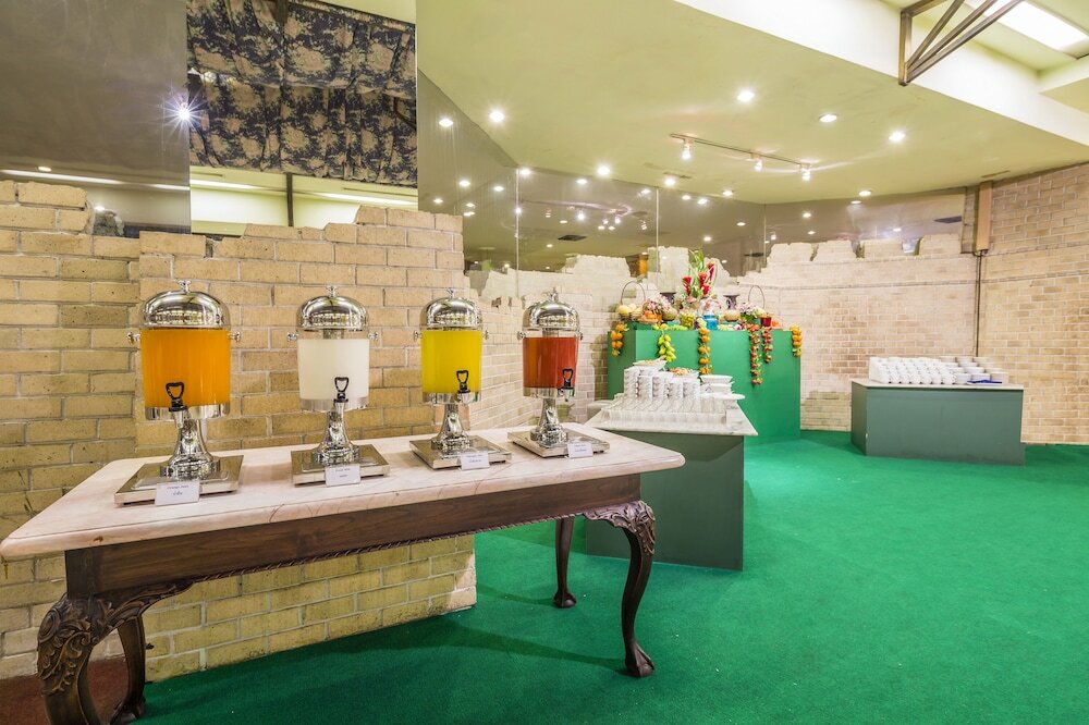 Фото Lotus Hotel Pang Suan Kaew