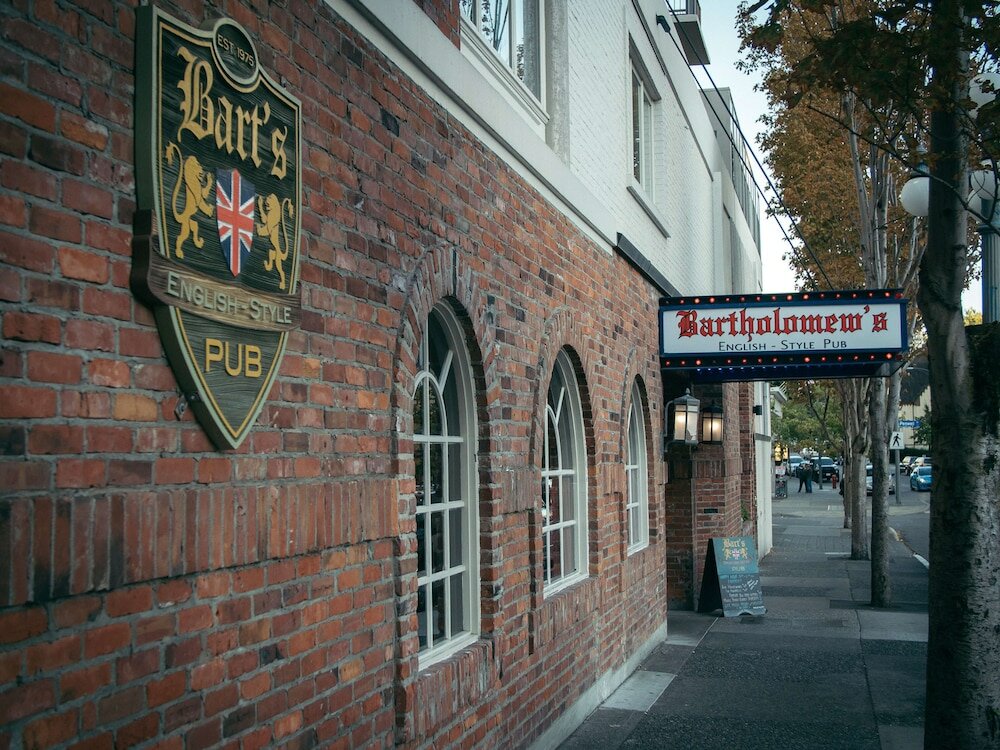 Фото DoubleTree by Hilton Hotel & Suites Victoria