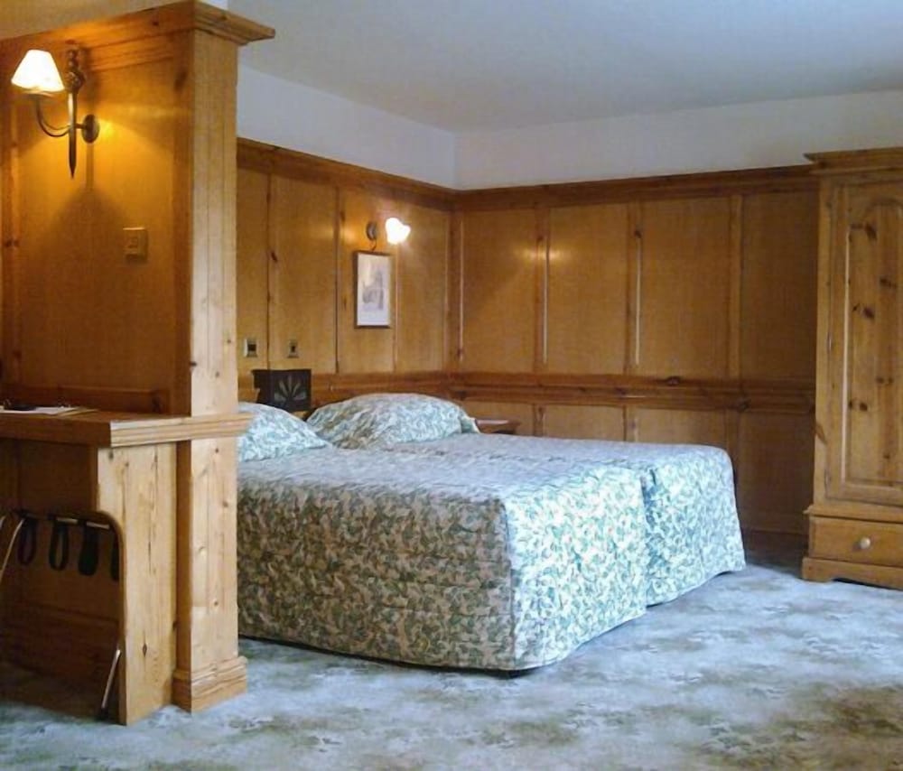 Фото Donington Manor Hotel