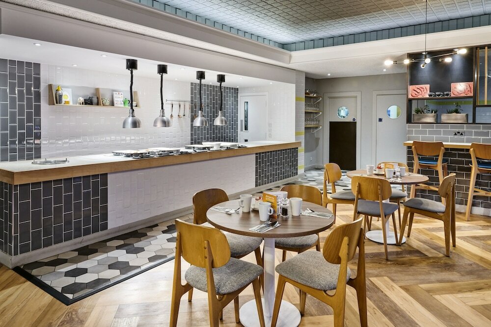 Фото Holiday Inn Express Taunton East, an Ihg Hotel