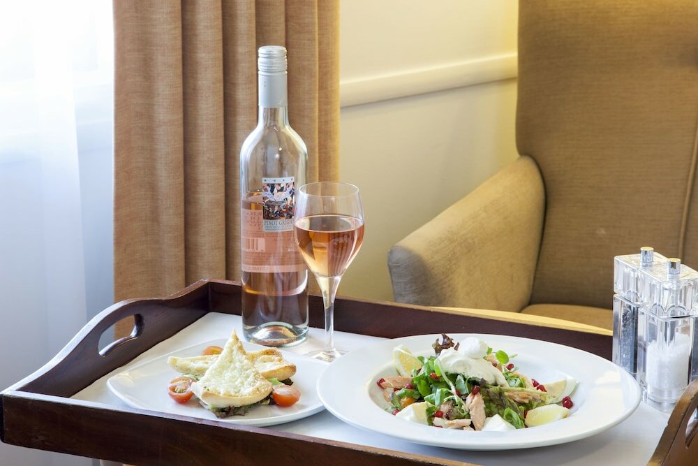 Фото Holiday Inn Express Taunton East, an Ihg Hotel