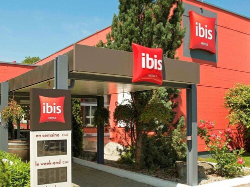 Гостиница Ibis 3 Lacs Neuchatel Hotel