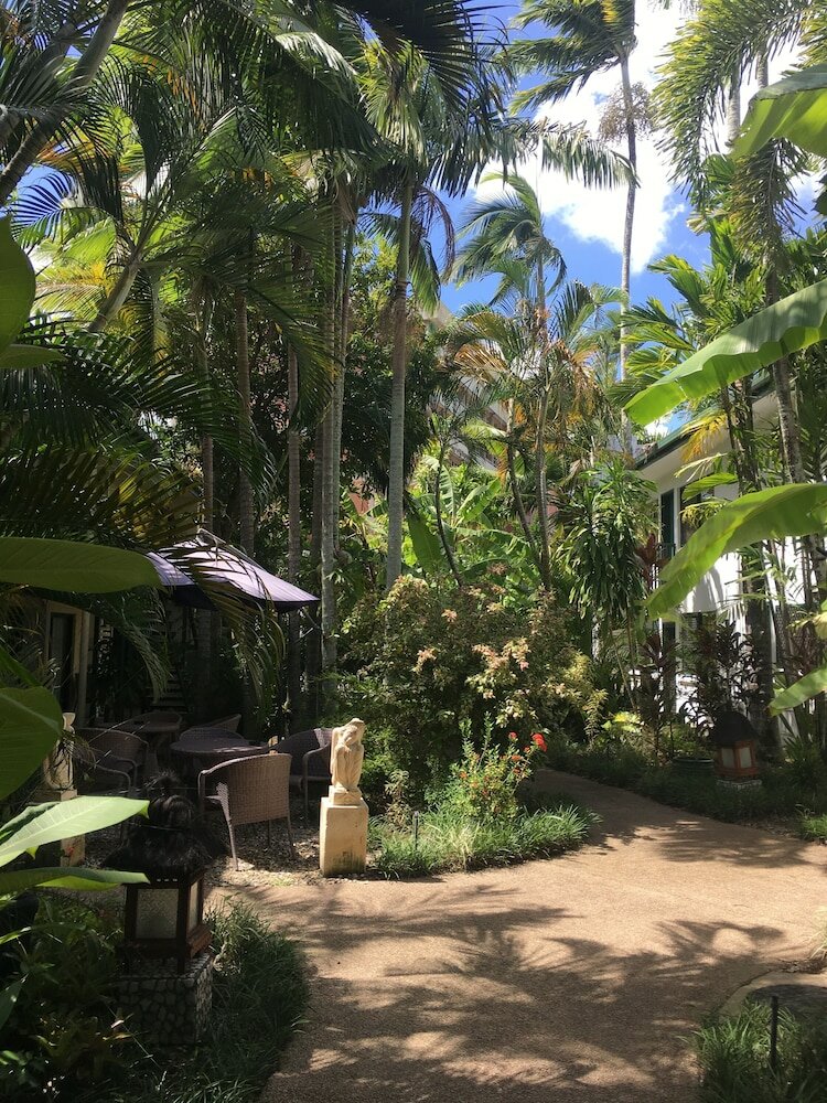 Фото Bay Village Tropical Retreat & Apartments