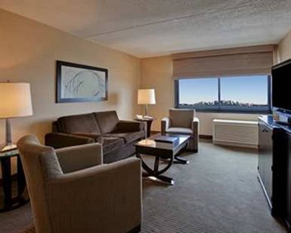 Фото Hilton Hasbrouck Heights