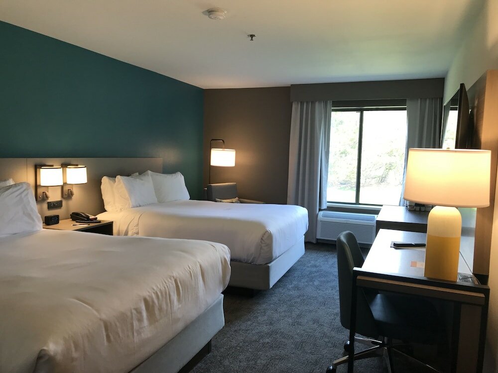 Фото Comfort Inn & Suites Nw Milwaukee