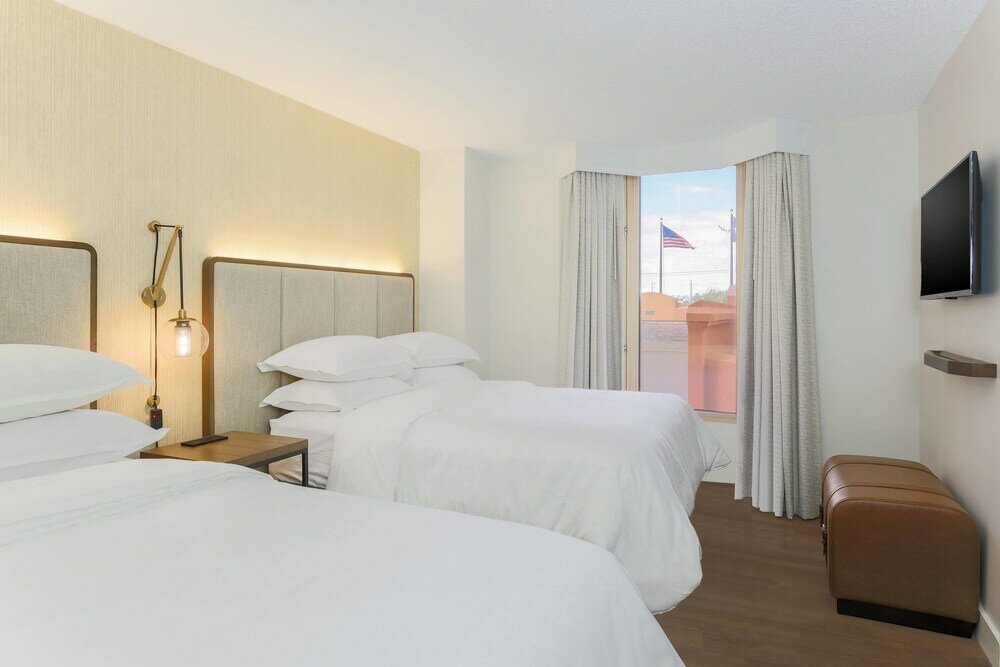 Фото Sheraton Suites Market Center Dallas