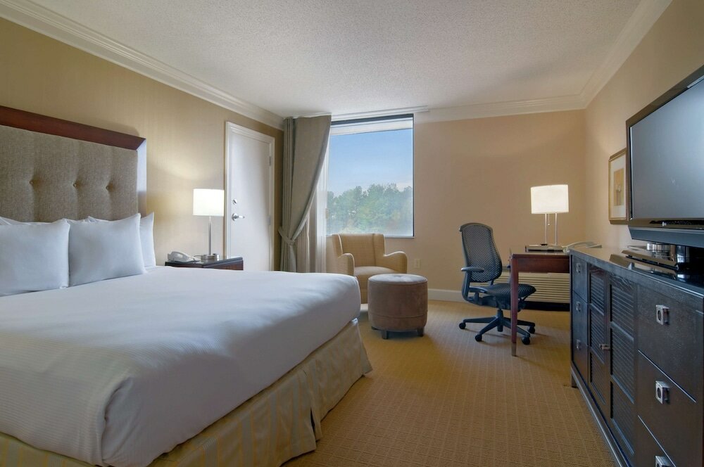 Фото Hilton Raleigh North Hills