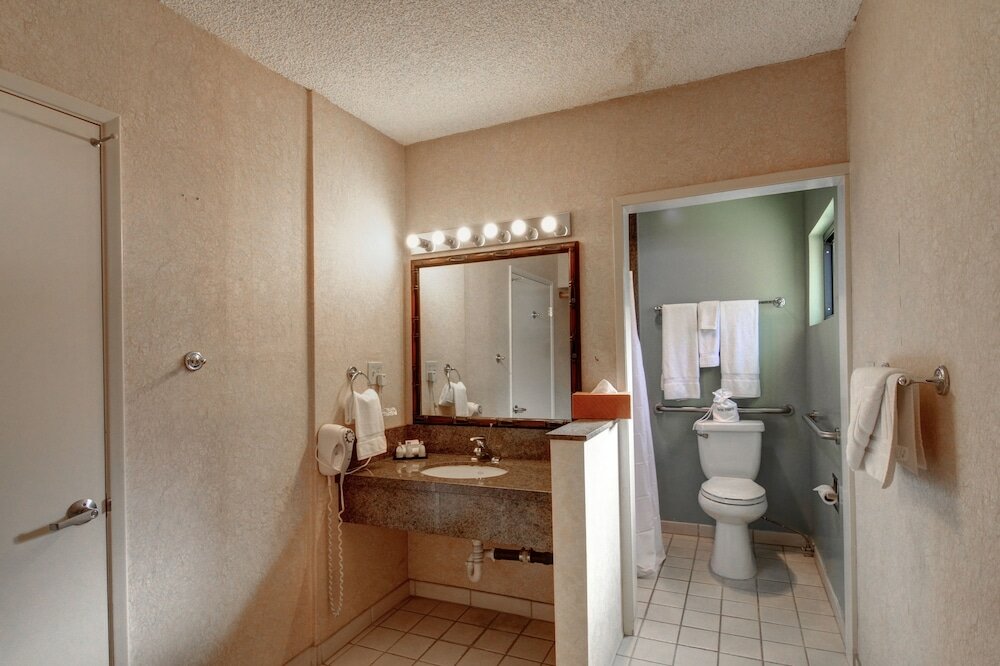 Фото Caliente Tropics Hotel