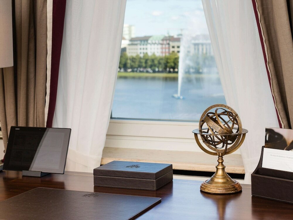 Фото Fairmont Hotel Vier Jahreszeiten