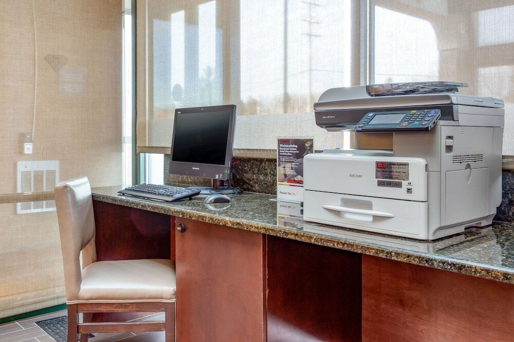 Фото Comfort Suites Oakbrook Terrace near Oakbrook Center