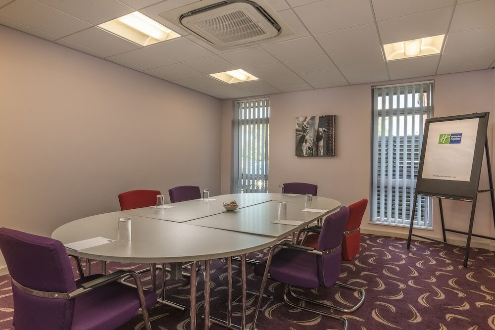 Фото Holiday Inn Express Preston - South, an Ihg Hotel