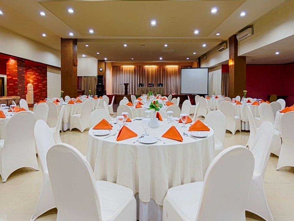 Фото Montana Hotel