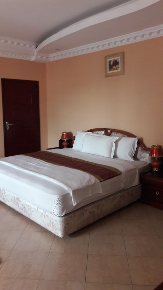 Фото Biraj International Hotel