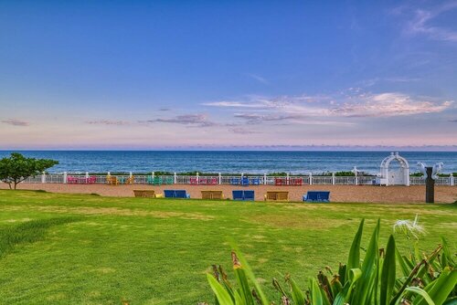 Гостиница Mayfair Palm Beach Resort