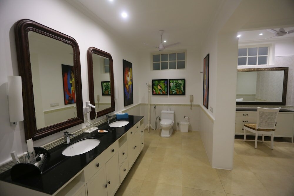 Фото Mayfair Palm Beach Resort