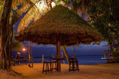 Гостиница Blue Lagoon Hotel & Marina в Кингстауне