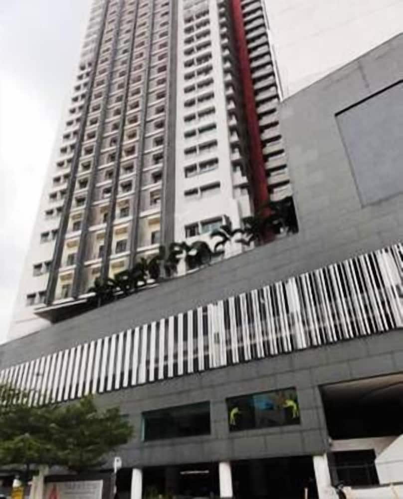 Фото Luxury Service Suite At Taragon Kl