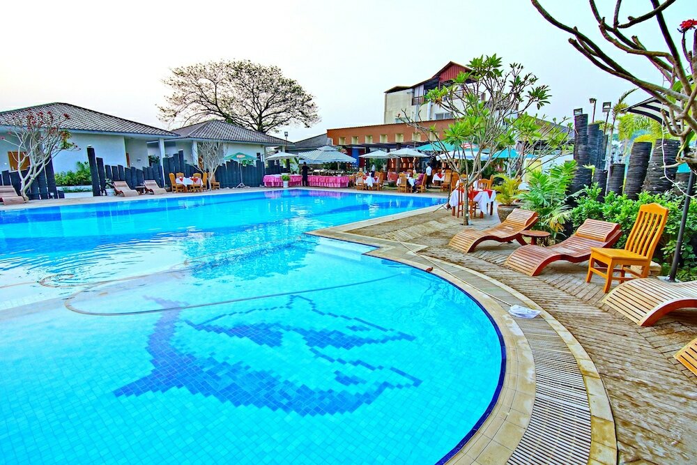 Фото Triumph Hotel