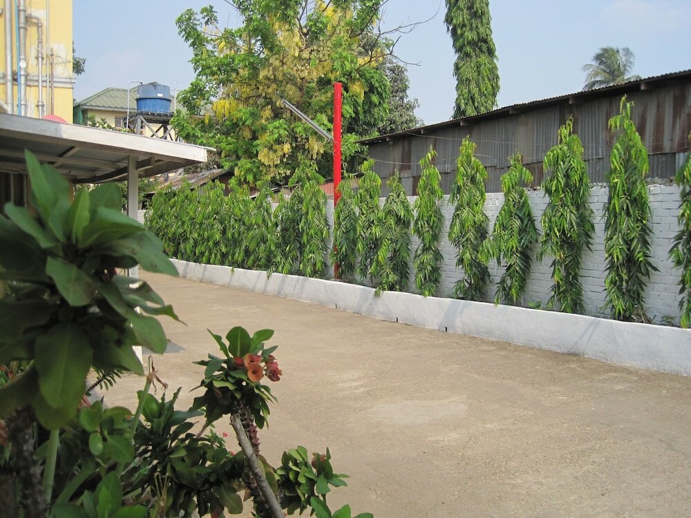 Фото Golden Guest Inn