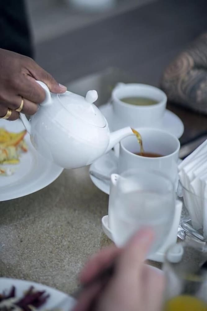 Фото Hikkaduwa Beach Hotel