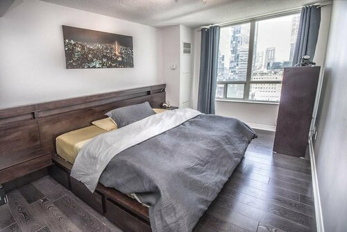 Гостиница Napa Furnished Suites & Apartments в Торонто