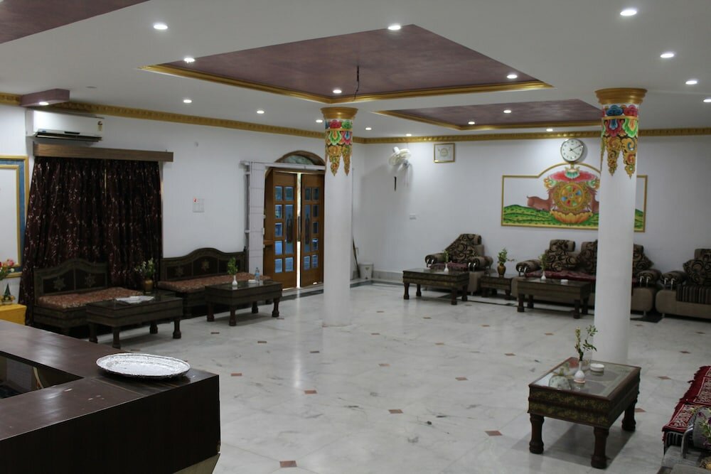 Фото R. K International