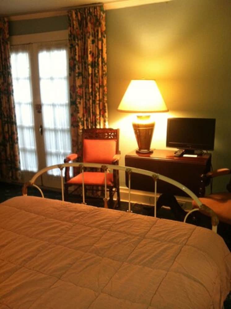 Фото Nine O Five Royal Hotel