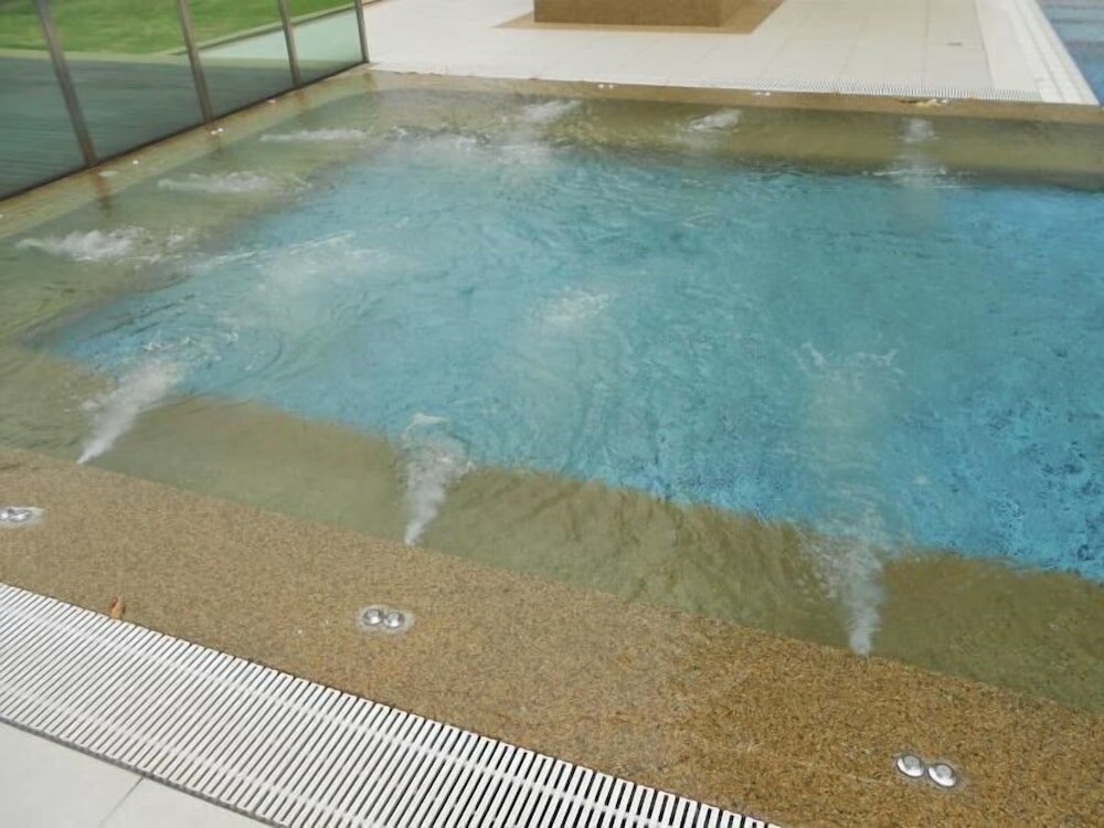 Фото Brunsfield Embassyview Condosuite