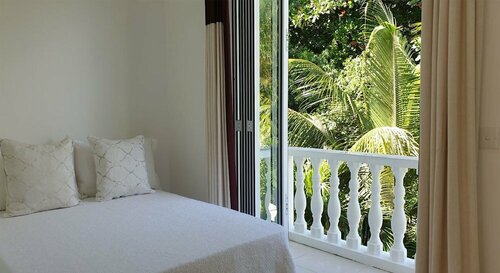 Гостиница Las Brísas Villa Beau Vallon Beach