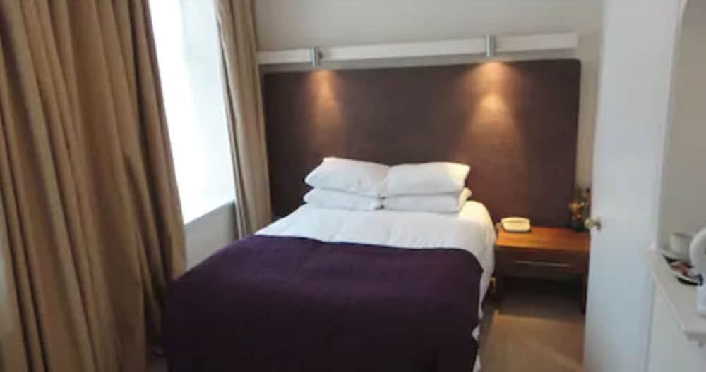 Фото Sandyford Hotel