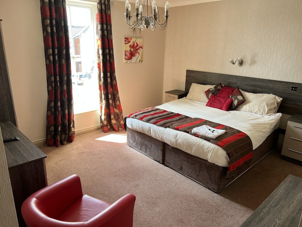 Фото Southport Metro Hotel