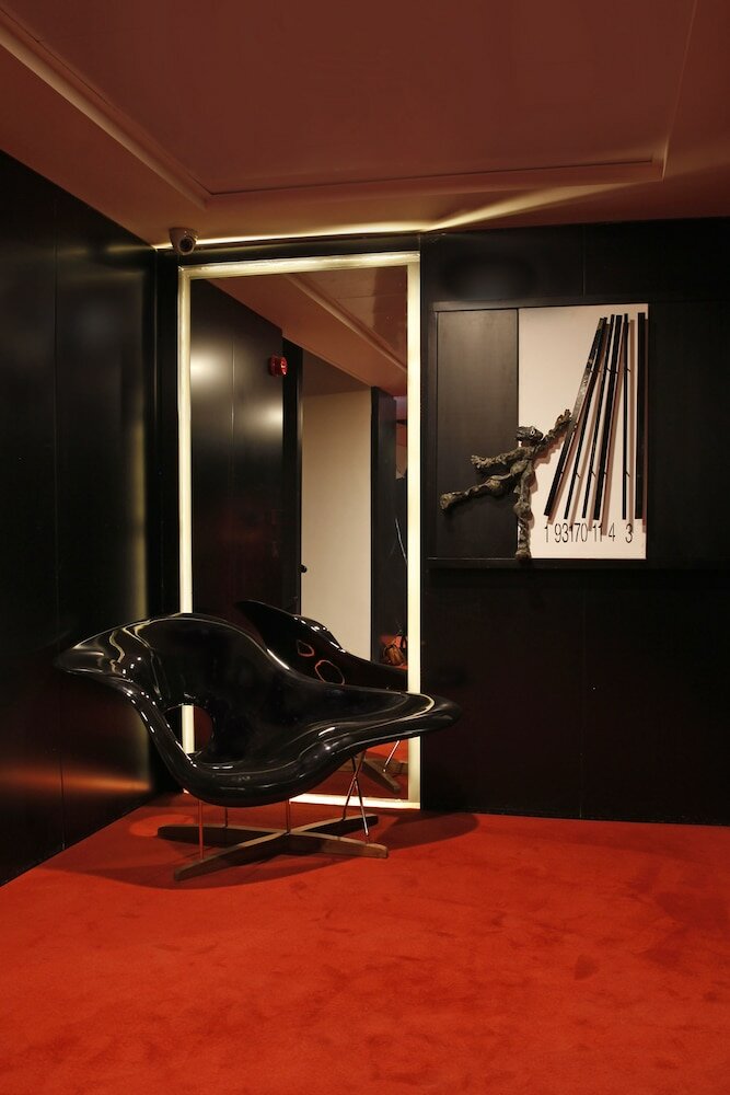 Фото 1866 Court & Suites