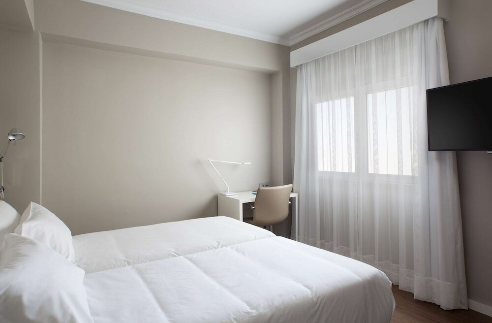 Фото Отель Nh Las Palmas Playa las Canteras