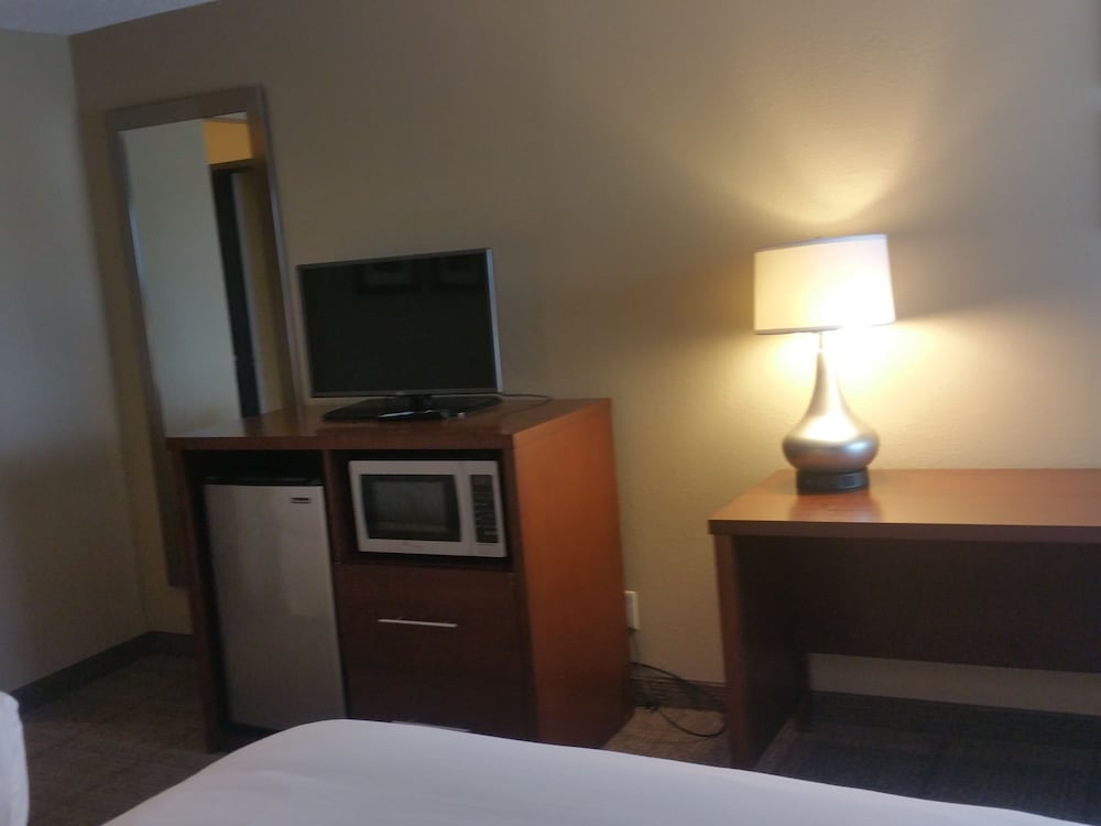 Фото Comfort Inn Mayfield Heights Cleveland East