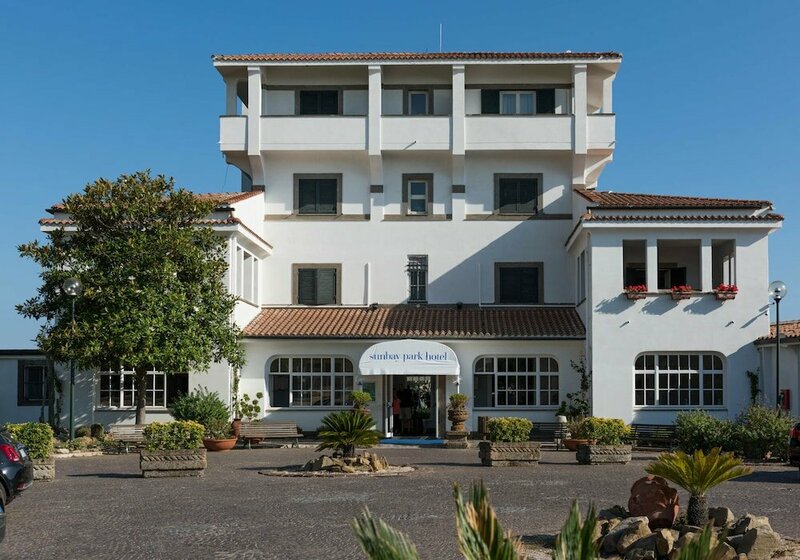 Гостиница Mercure Civitavecchia Sunbay Park Hotel
