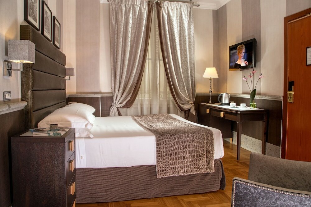 Фото Royal Court Hotel