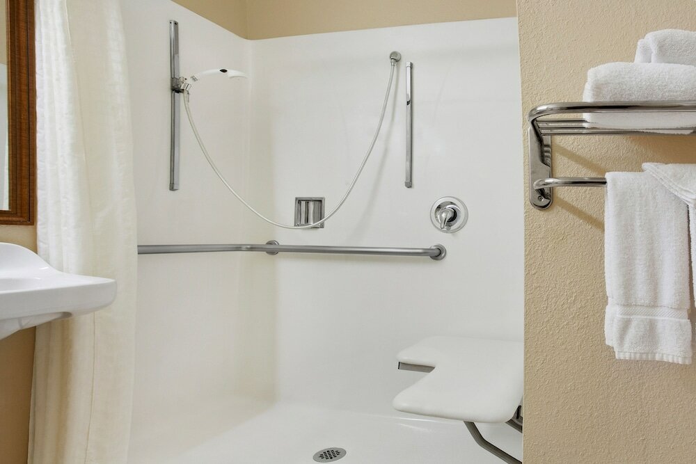 Фото Days Inn by Wyndham Carlsbad