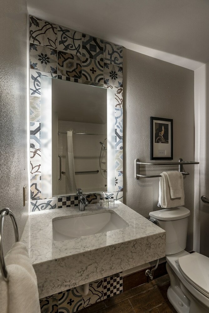 Фото St Charles Coach House, Ascend Hotel Collection