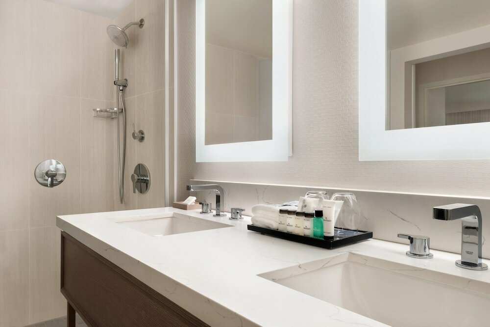 Фото Sheraton Madison Hotel