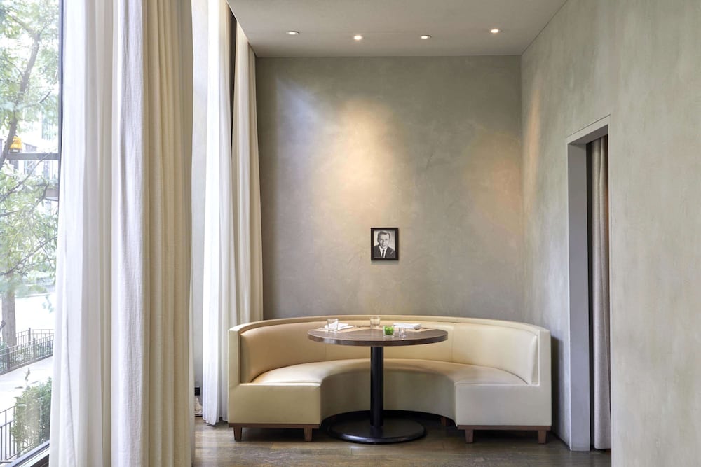 Фото Ambassador Chicago