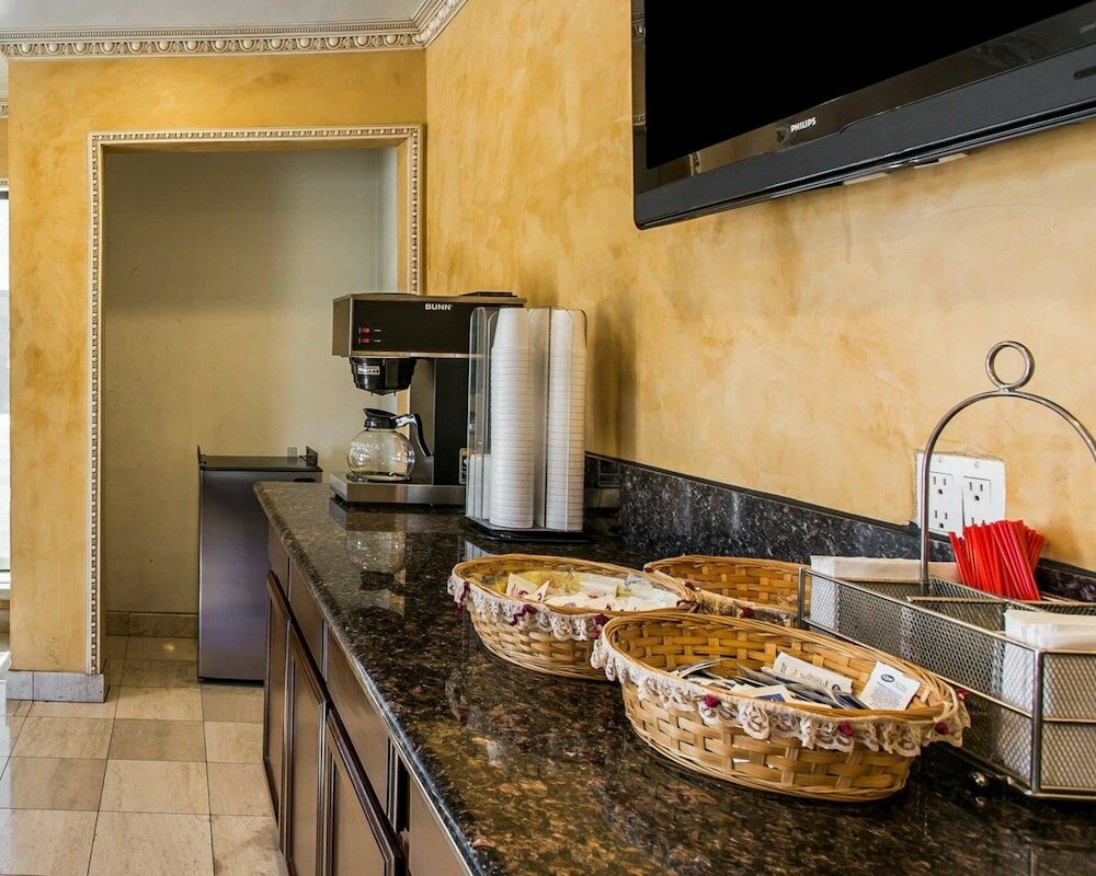 Фото Rodeway Inn & Suites Pacific Coast Highway