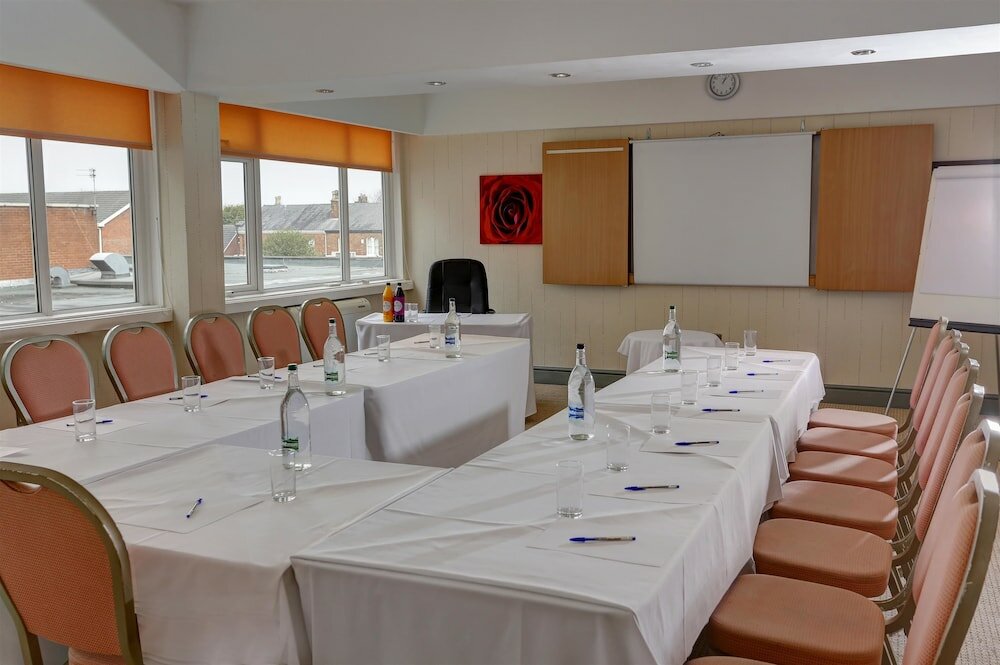 Фото Best Western Manchester Altrincham Cresta Court Hotel