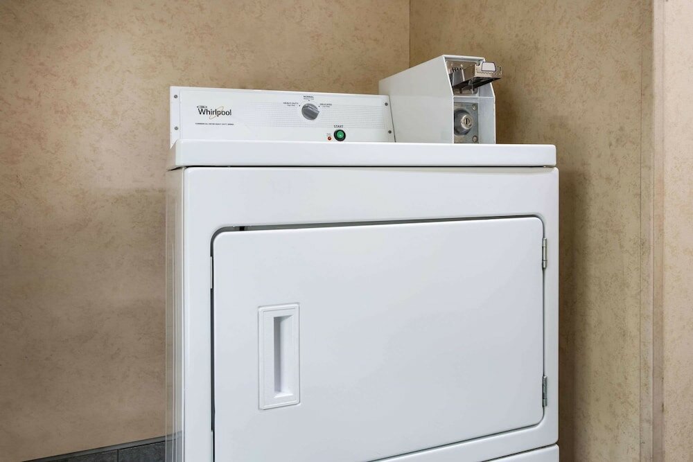 Фото Days Inn by Wyndham Runnemede Philadelphia Area